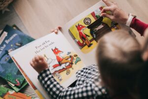 Tips for Teaching 2 or More Languages to Your Bilingual children - Book reading